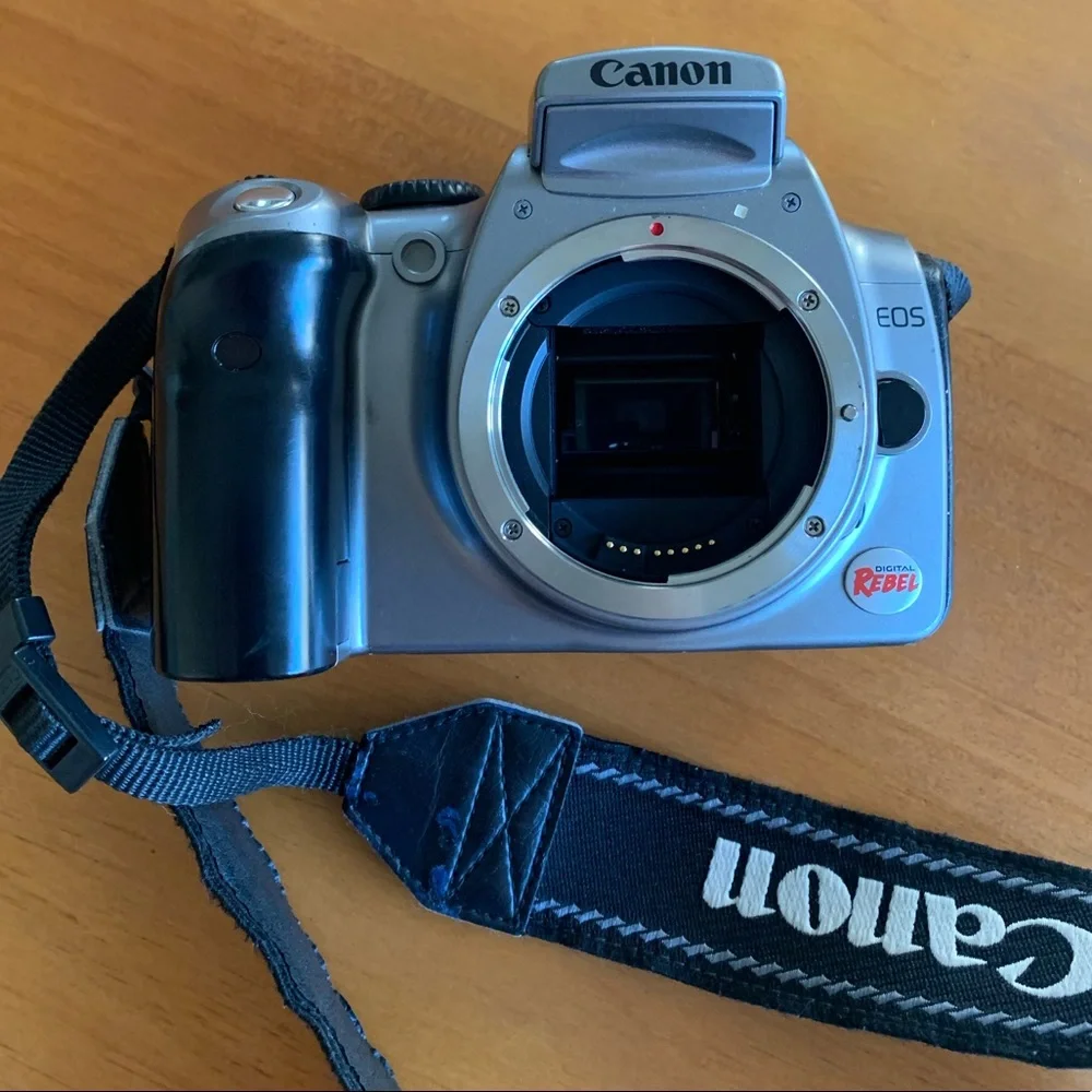 Canon DS6041 camera